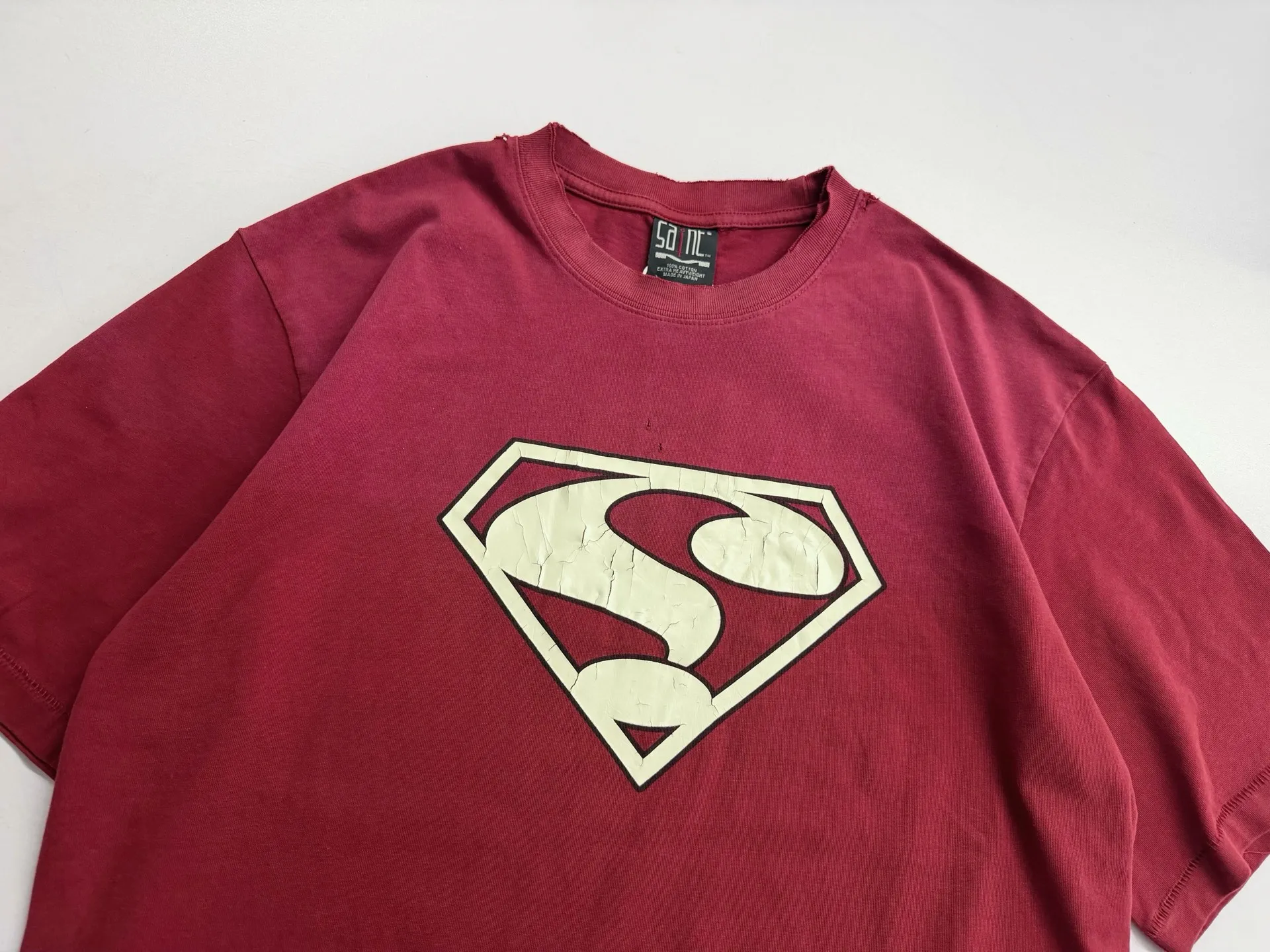 ❥8046 P136 Saint Mxxxxxx Burgundy distressed short-sleeved Superman series, made of pure cotton fabric, 290g, loose fit, process: cracked pulp printing/self-tearable + holes + spray-coded batik, fried and washed, size: (S-M-L-XL), color: washed burgundy